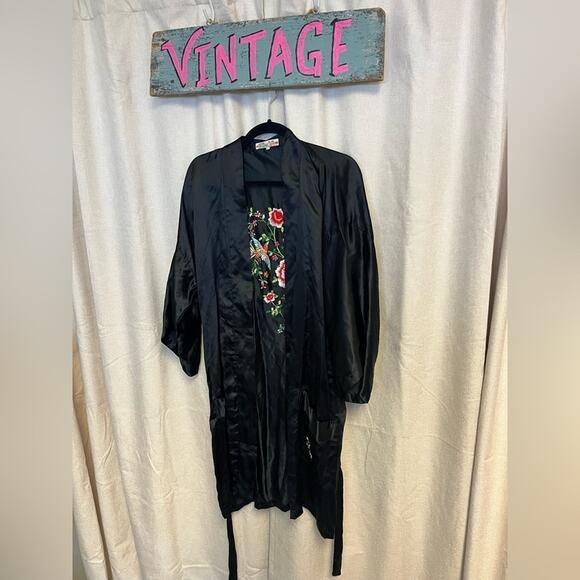🌹 Vintage Chinese Asian Black Floral Embroidered Kimono Rayon and Silk Blend - Picture 2 of 9